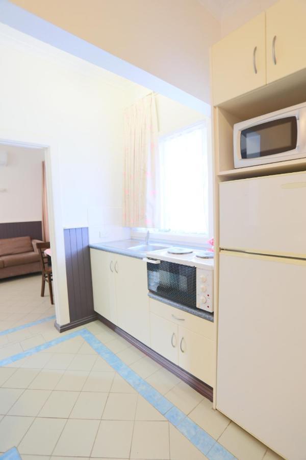 The Esplanade Motel Lakes Entrance Extérieur photo