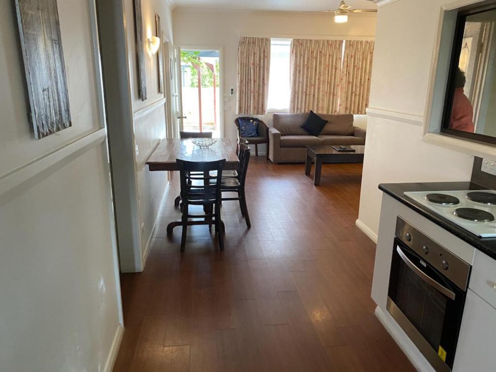 The Esplanade Motel Lakes Entrance Extérieur photo