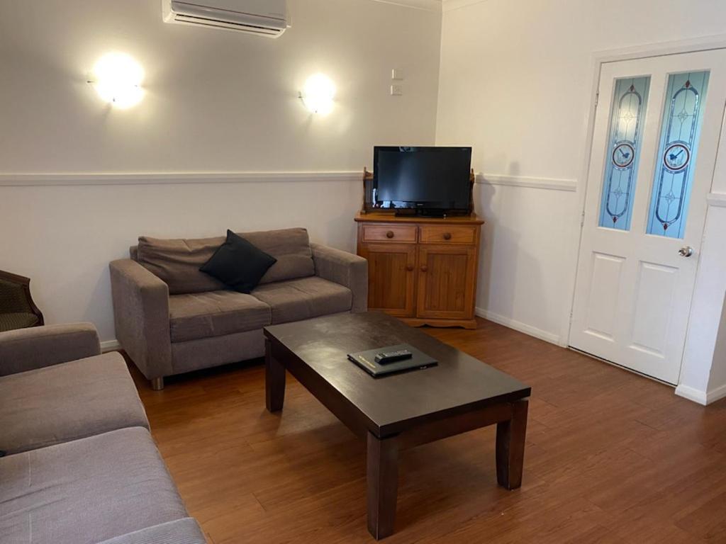 The Esplanade Motel Lakes Entrance Extérieur photo