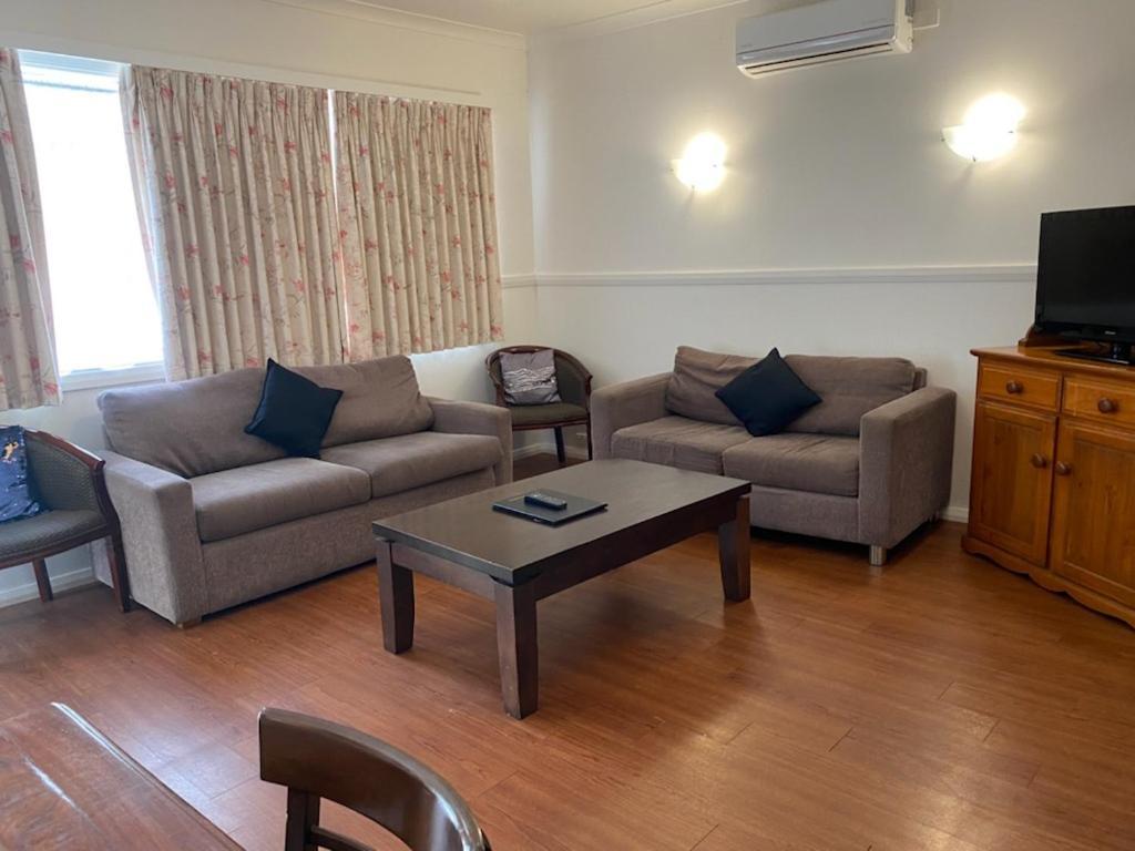 The Esplanade Motel Lakes Entrance Extérieur photo